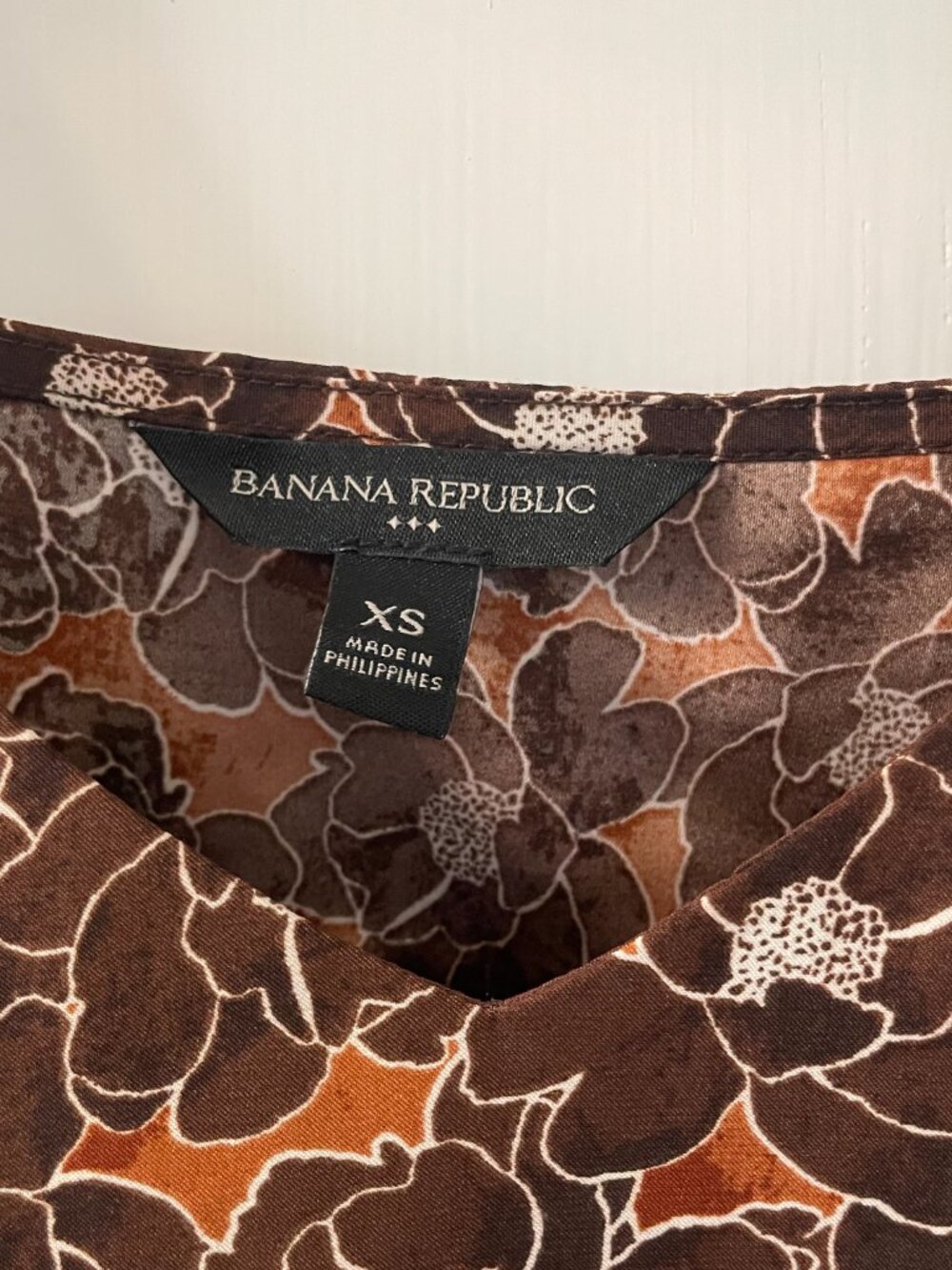 Banana Republic Silky Classic Camisole Size XS Brown and Rust Flowers - Picture 3 of 6